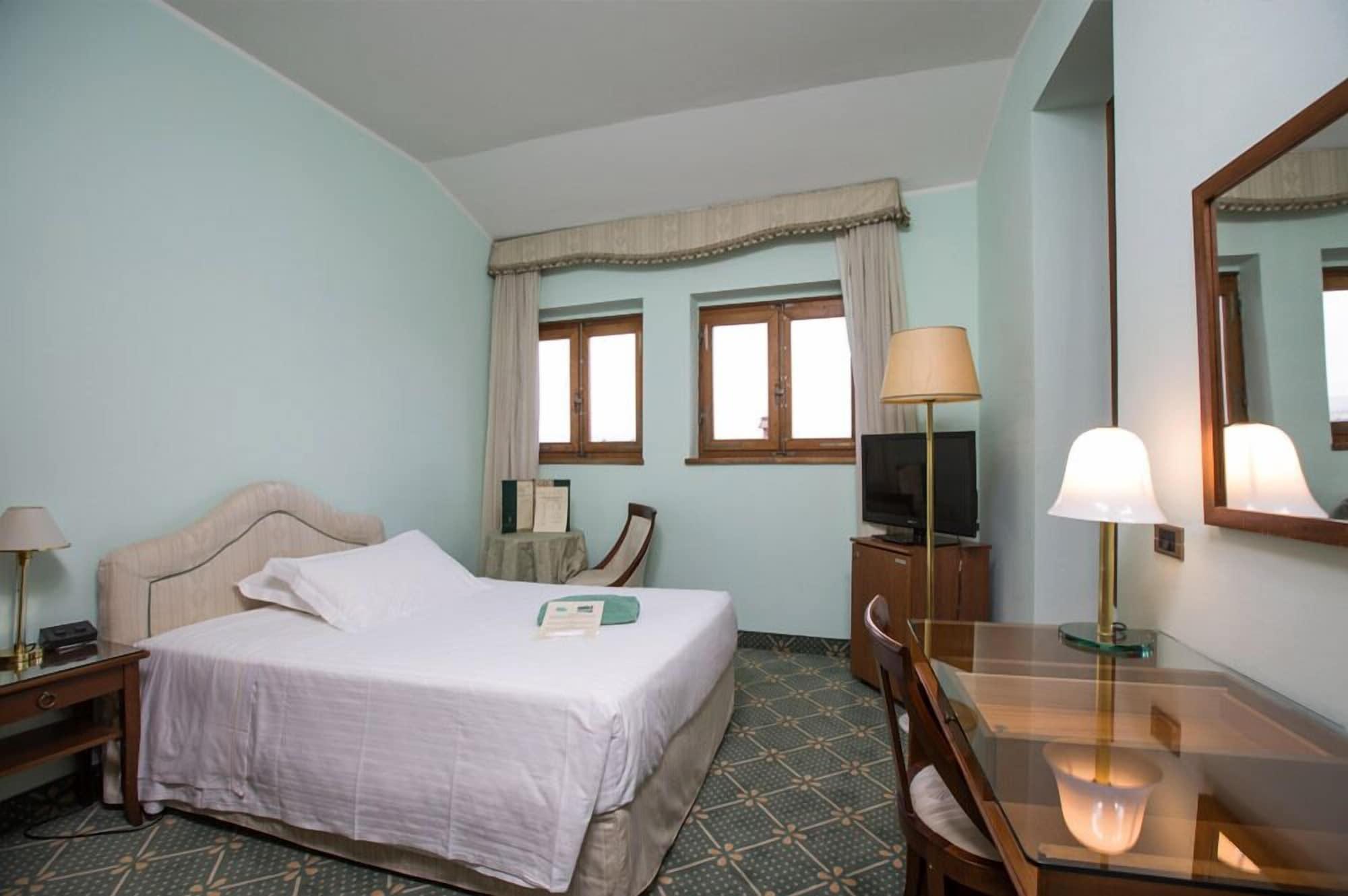 Hotel Villa San Lucchese Поджибонси Экстерьер фото